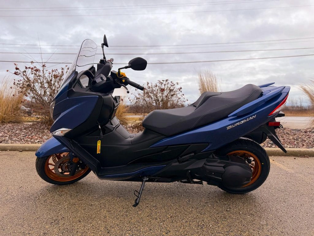 2026 Suzuki Burgman 400 alt