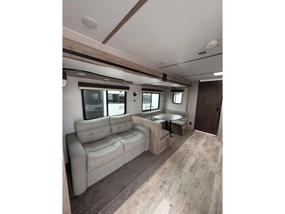 2023 Conquest 276bhs alt