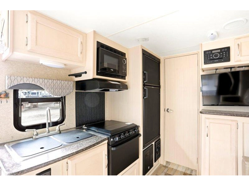 Winnebago Micro Minnie 2106fbs 2018 alt