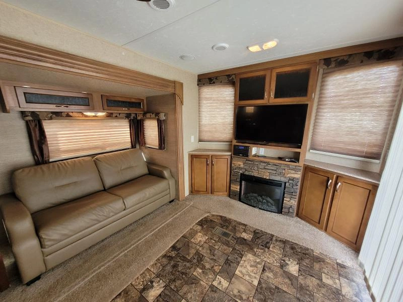 Coachmen Catalina 39fl 2015 alt