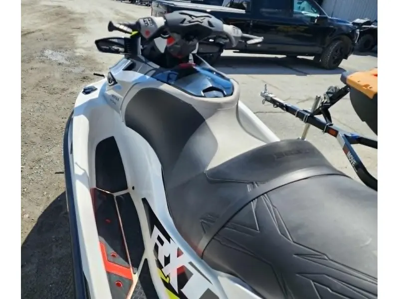 2016 Sea-Doo RXT- X 300 thumbnail 4