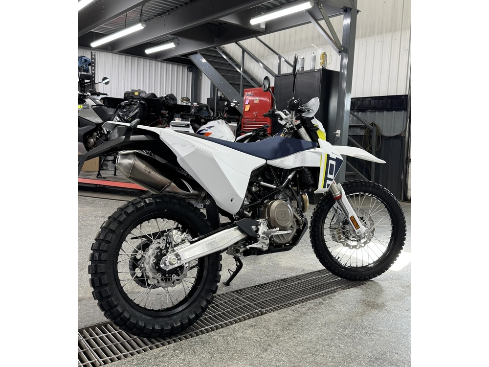 Husqvarna 701 Enduro 2027 alt
