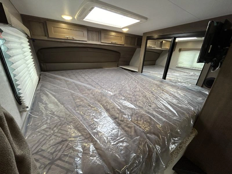 2024 Adventurer Adventurer 910db alt