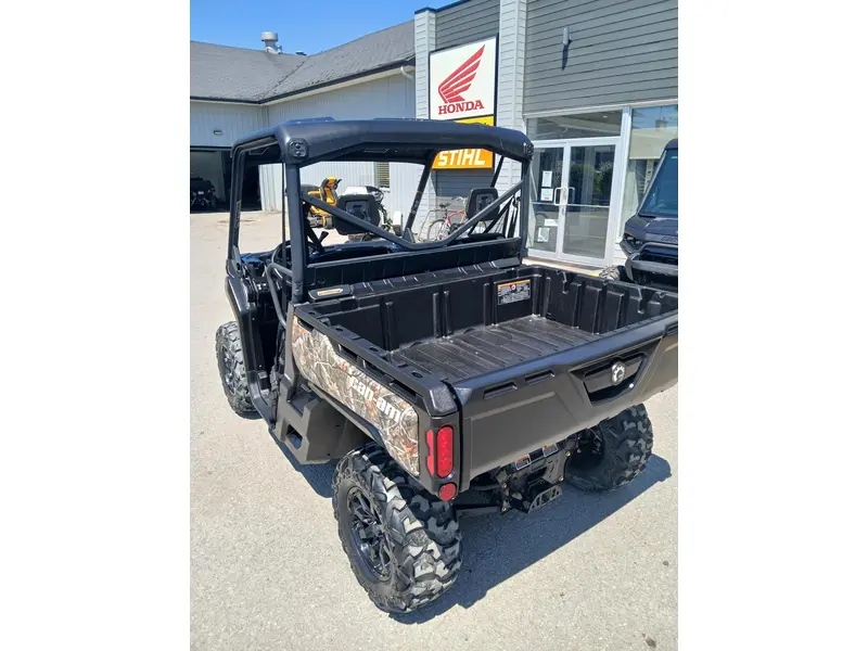 2025 Can-Am Defender XT™ HD9 thumbnail 2