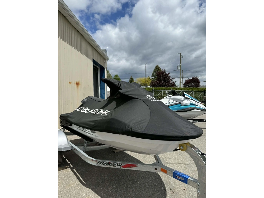 Yamaha Jetblaster Ltd 3-up 2025 alt
