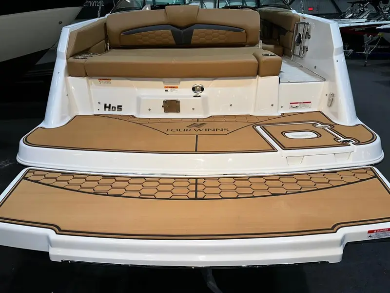 2024 Four Winns HD5 MERCRUISER 6.2L / BRAVO 3