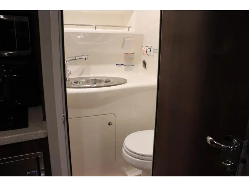 2016 Chaparral 290 Signature thumbnail 16