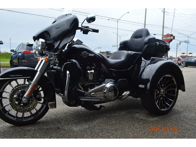 2025 Harley-Davidson FLHTCUTG thumbnail 4