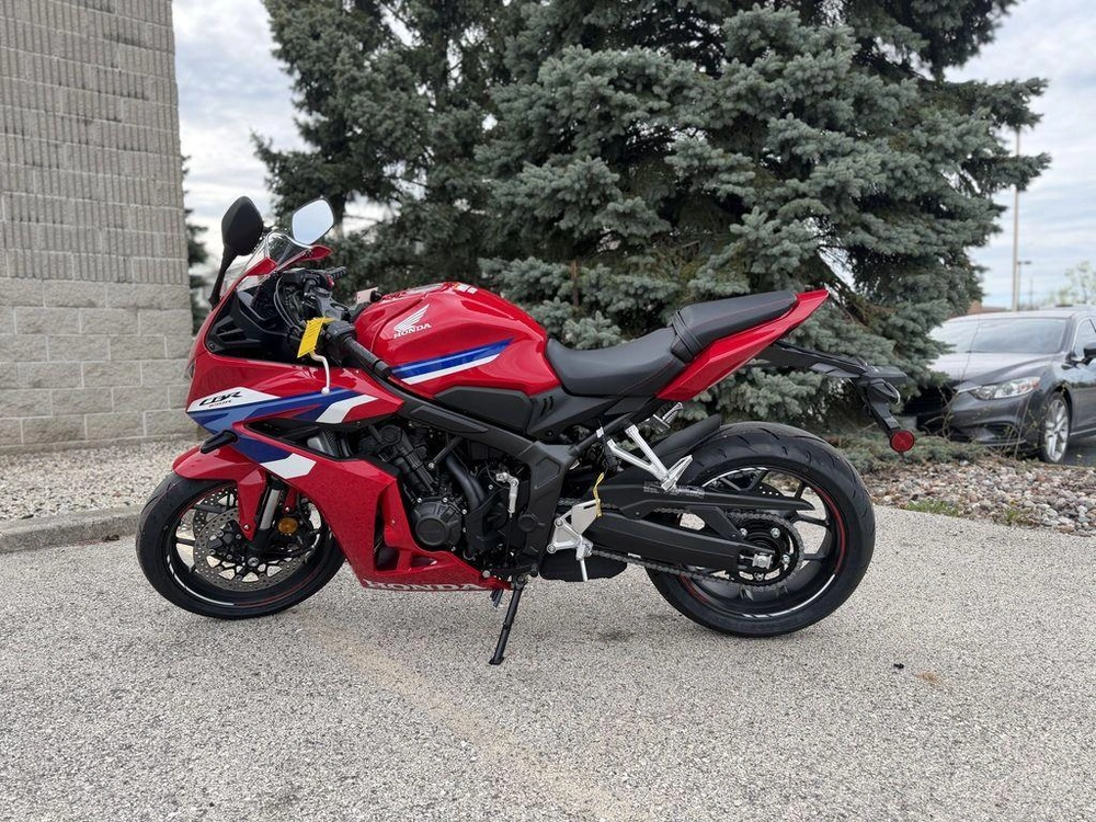 2026 Honda Cbr650r E-clutch alt