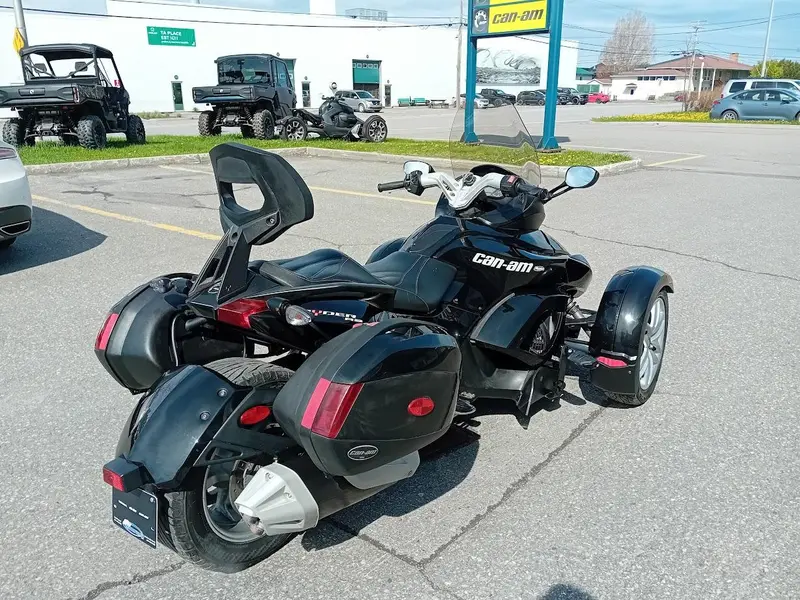2016 Can-Am SPYDER RS thumbnail 6