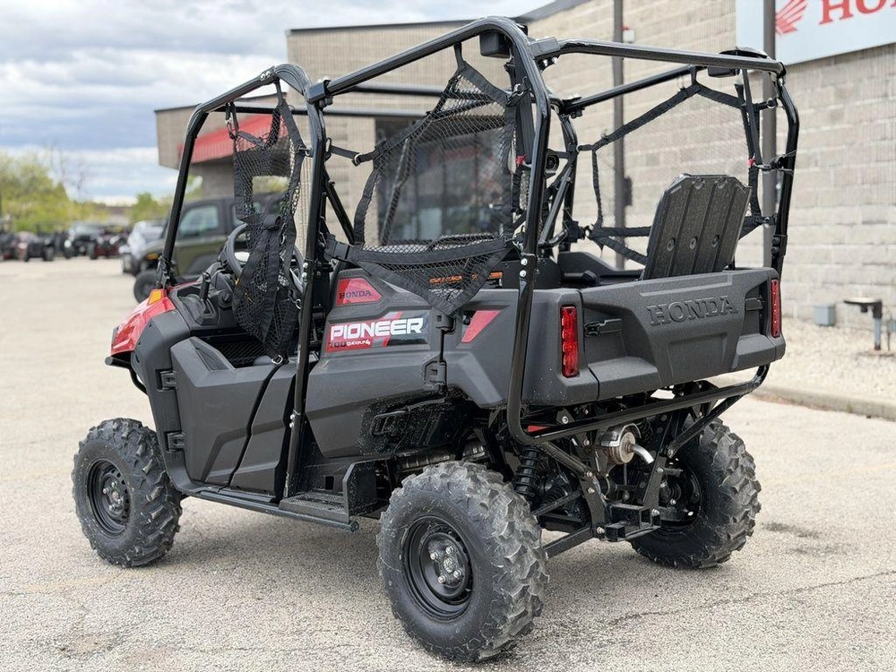 2026 Honda Pioneer 700 alt