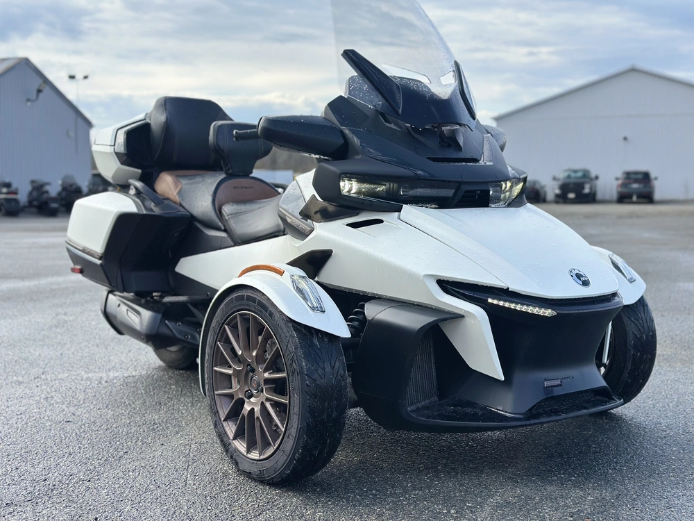 Can-am Spyder Sea To Sky 2024 alt