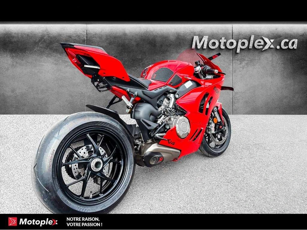 Ducati Panigale V4 Akrapovic 2023 alt