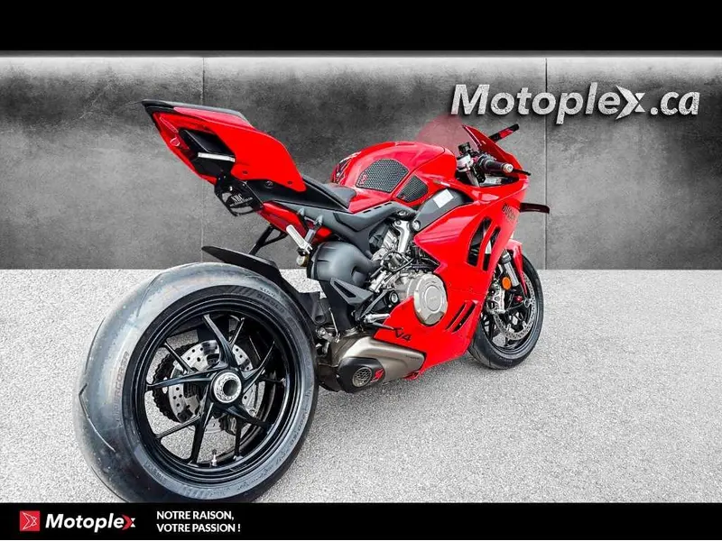2023 Ducati PANIGALE V4 AKRAPOVIC thumbnail 3