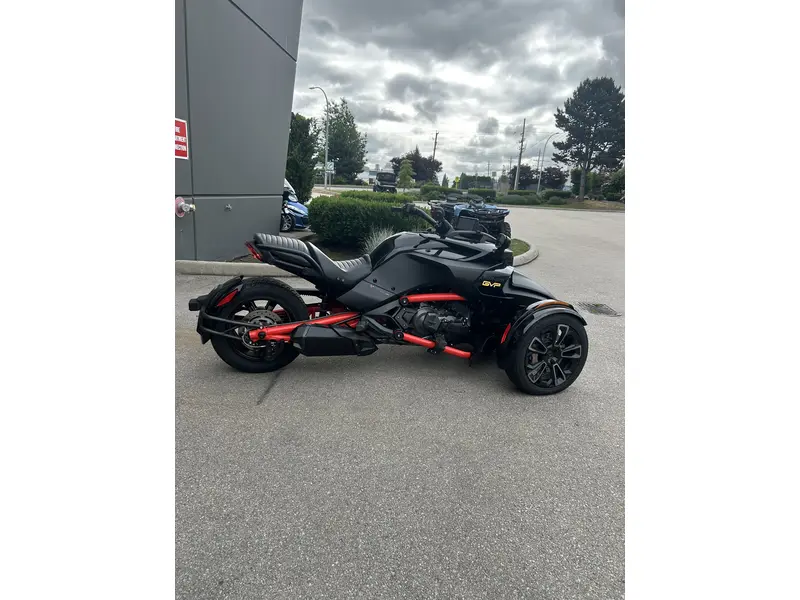 2024 Can-Am F3-S (SE6) thumbnail 3