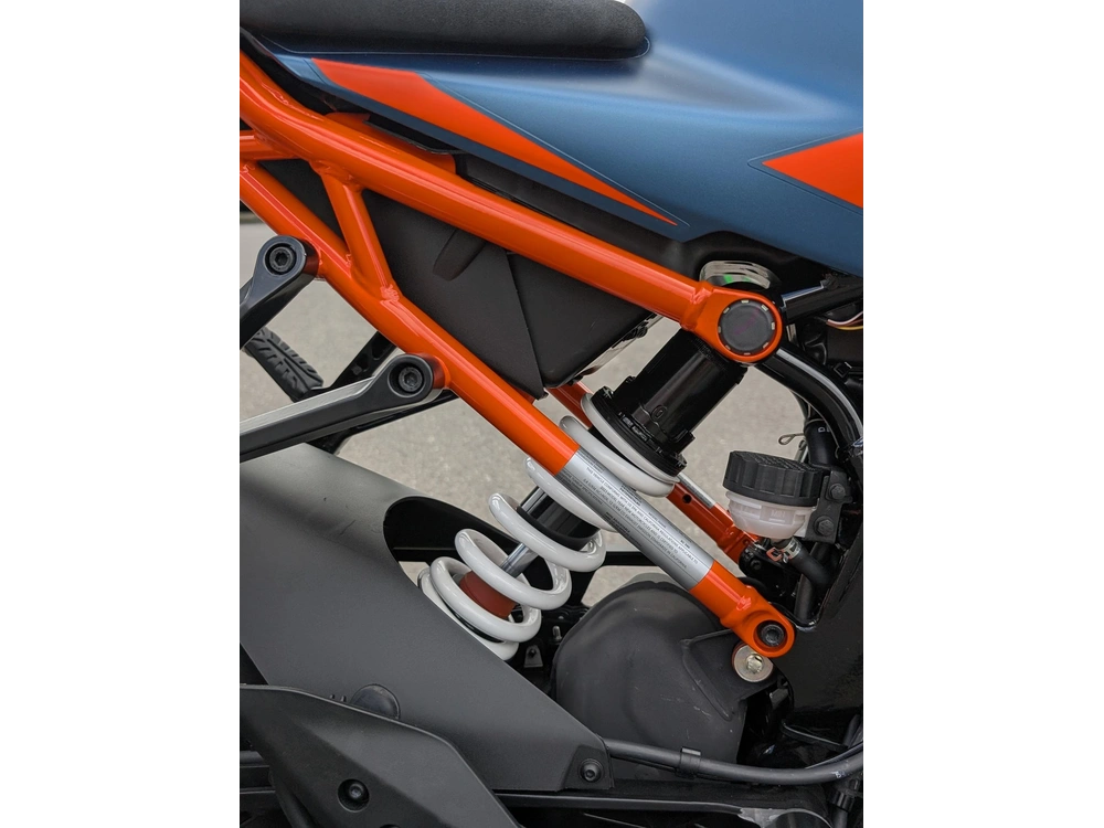 Ktm Rc 390 Rc390 🎯 Moto Sport 210km Ninja 400 R3 Cbr500r Lightweight Performance Presque Neuve 🟢 2023 alt