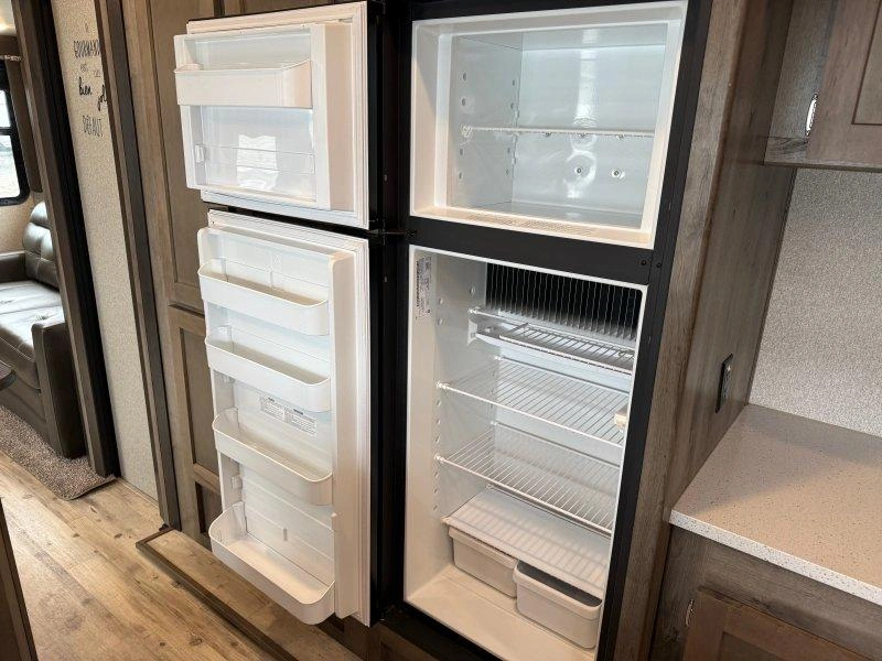 2019 Keystone Rv Sprinter 3530fwden alt
