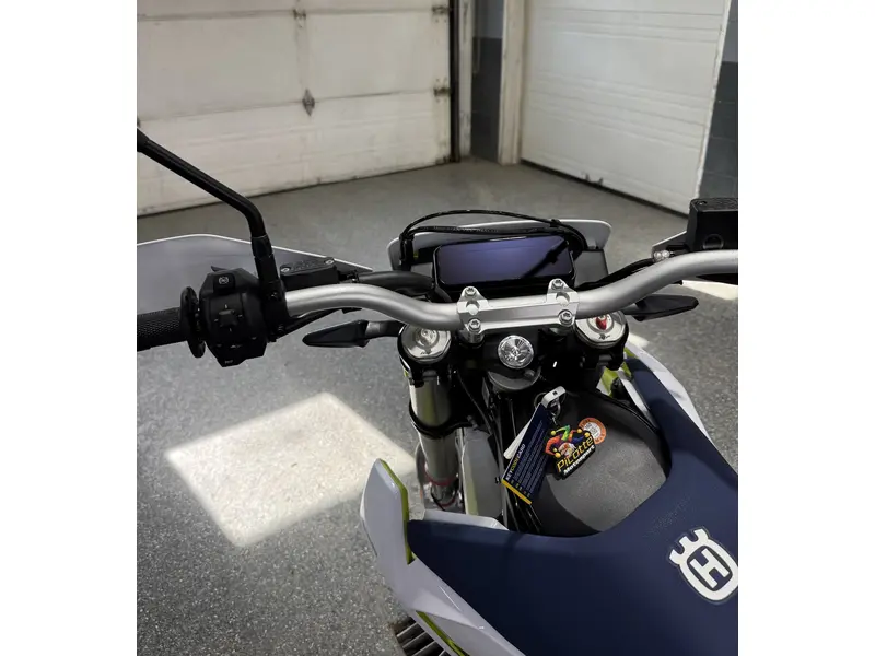 2027 Husqvarna 701 ENDURO thumbnail 11