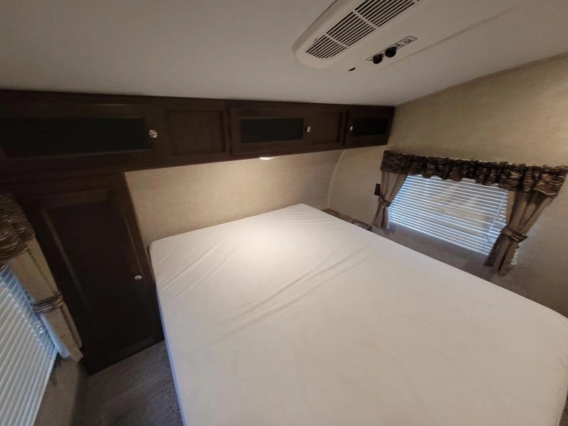 Keystone Rv Hideout 295bh 2017 alt