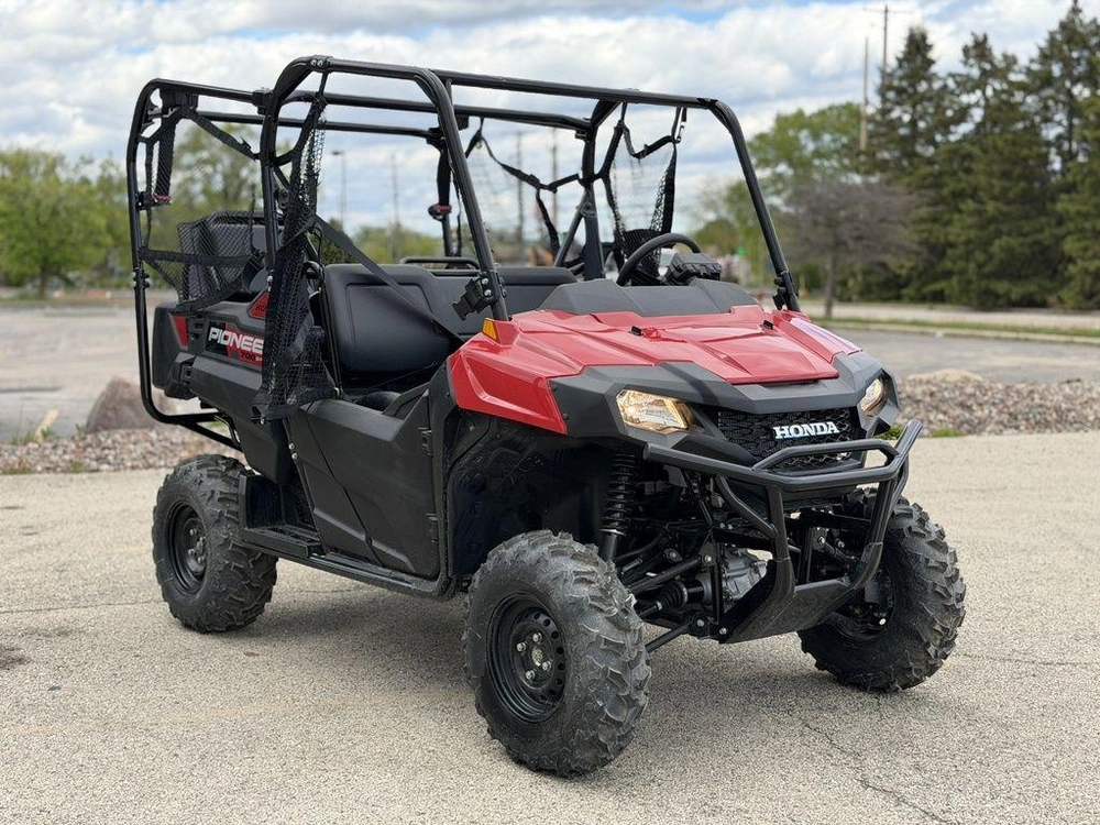2026 Honda Pioneer 700 alt