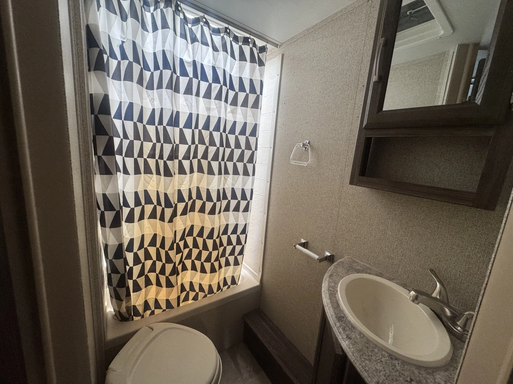 2017 Coachmen Apex 276 Bhss alt