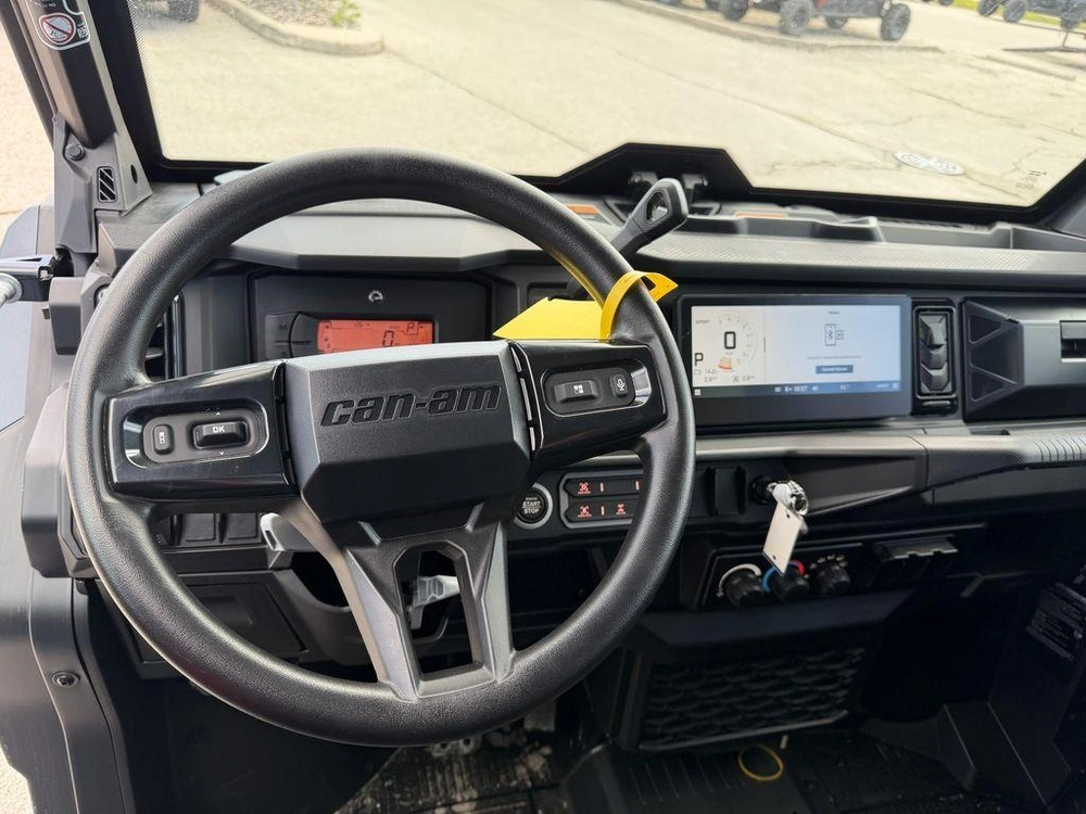 2026 Can-am Defender Max Xt Cab Hd11 With 10.25 In.display alt