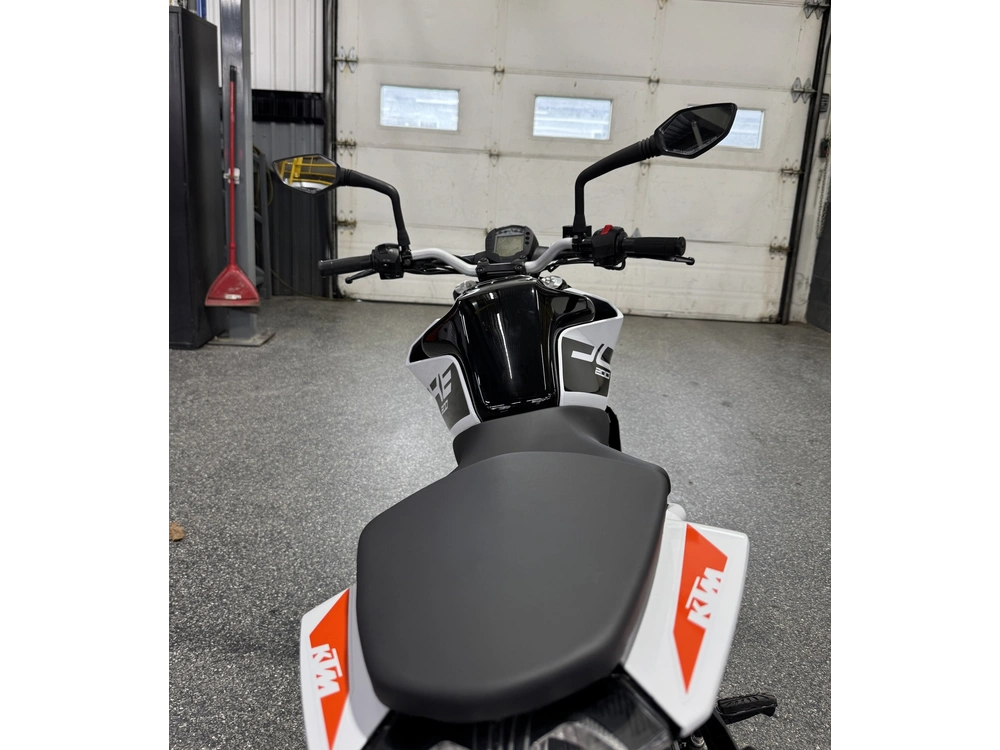 Ktm Duke 200 2020 alt