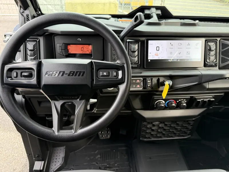 2026 Can-Am DEFENDER MAX LIMITED CAB HD11 thumbnail 9