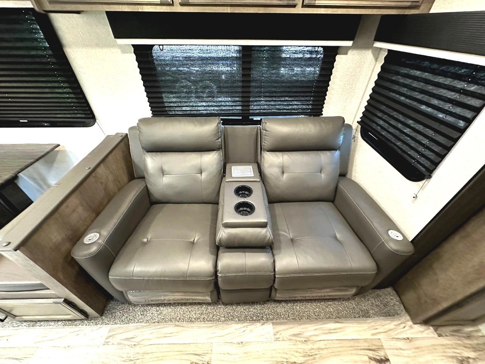 2022 Venture Rv Sporttrek 272vrk alt