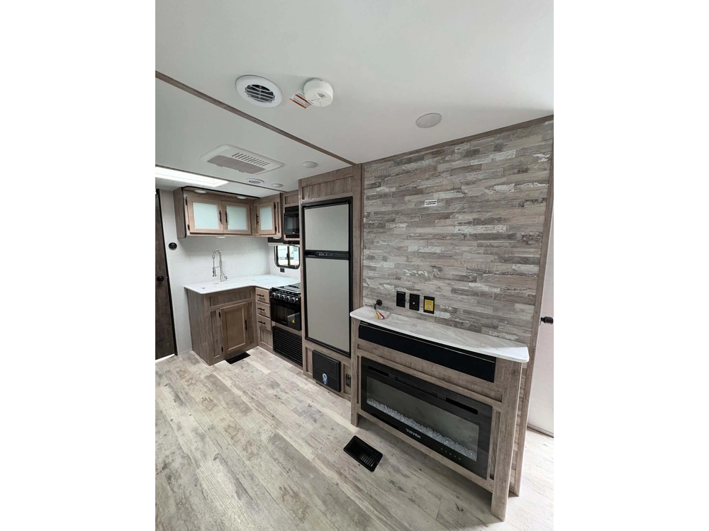 2023 Conquest 276bhs alt