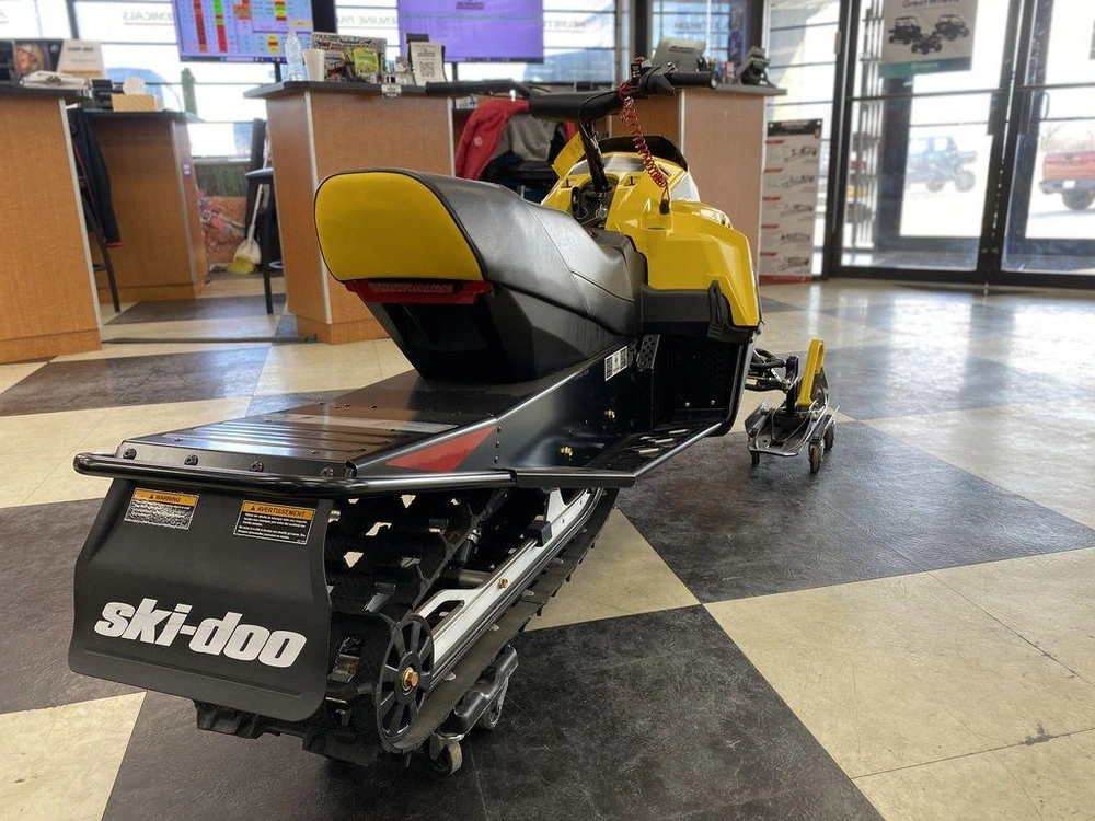 2025 Ski-doo Mxz® 200 alt