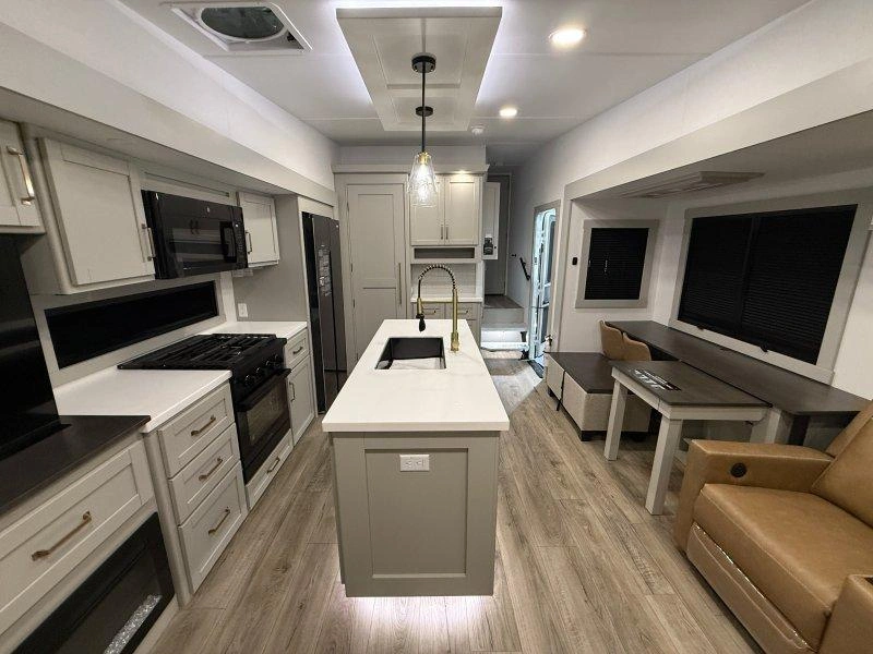 2026 Brinkley Model Z Z2900 alt
