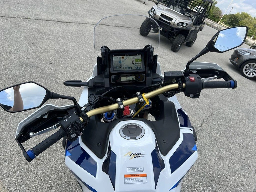 2025 Honda Africa Twin Adventure Sports Es alt