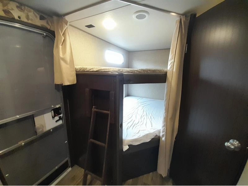 Forest River Cherokee Grey Wolf 26cks 2017 alt