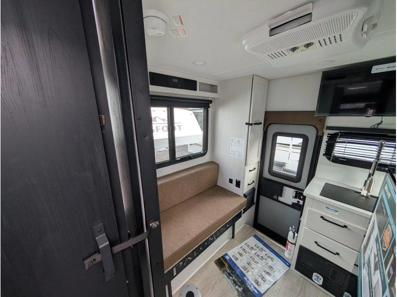2026 Palomino Real Lite 2110 alt