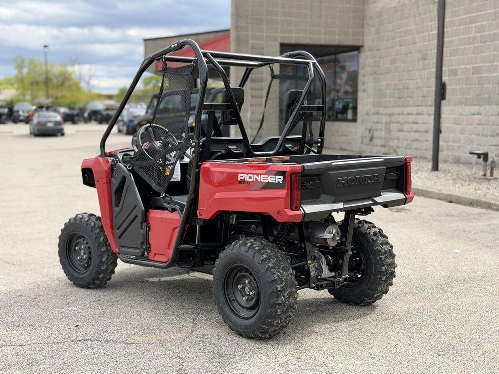 2026 Honda Pioneer 520 alt