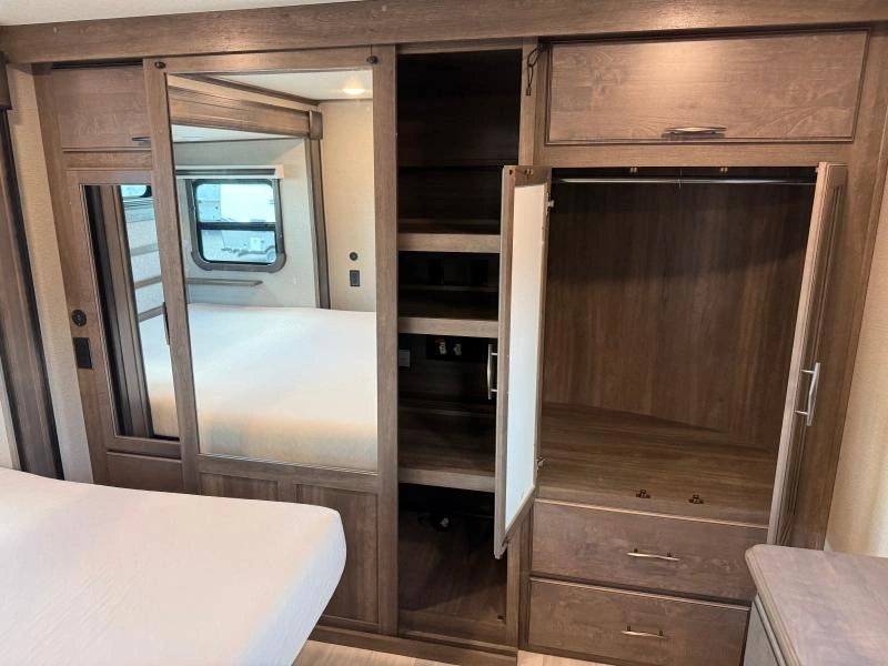 Grand Design Solitude 378mbs 2022 alt