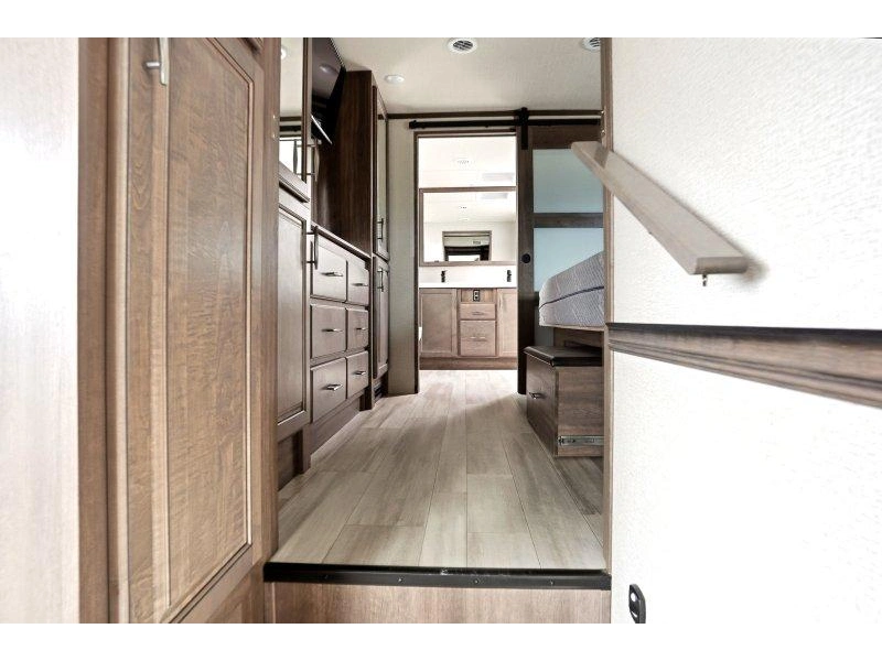 Grand Design Solitude 380fl 2022 alt