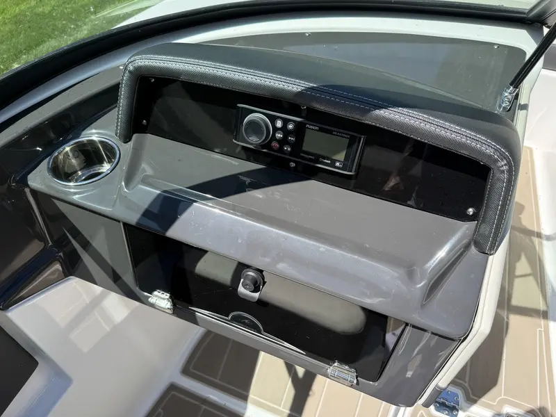 2025 Monterey Boats M20 SERIES thumbnail 15