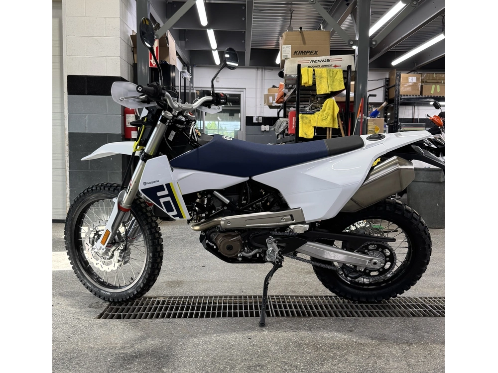Husqvarna 701 Enduro 2027 alt