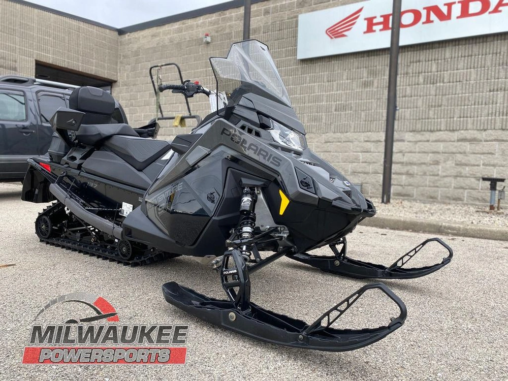 2026 Polaris Prostar S4 Indy Adventure 137 Gloss Black / Blue Dusk alt