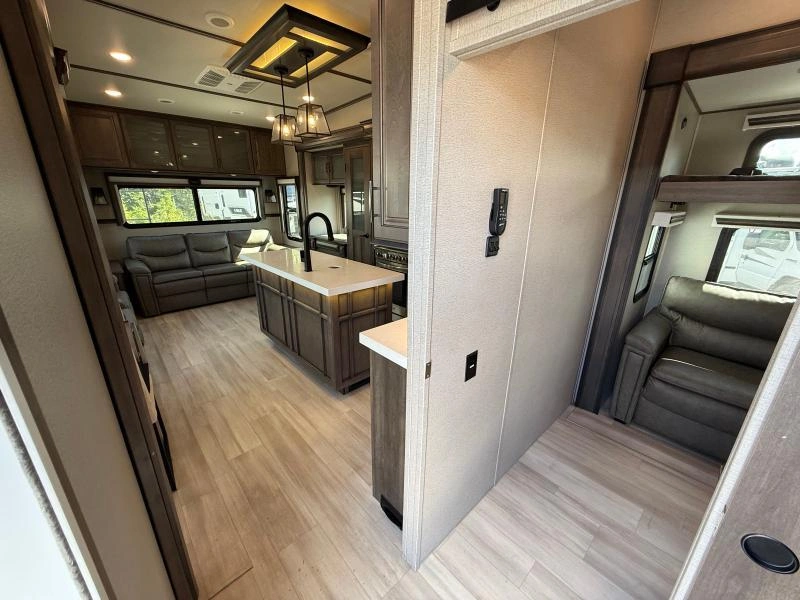 Grand Design Solitude 378mbs 2022 alt