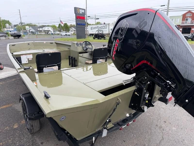 Crestliner 2070 Retriever Side 2026 alt
