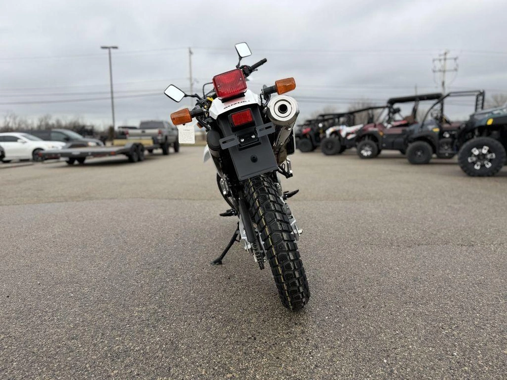 2026 Suzuki Dr650s alt