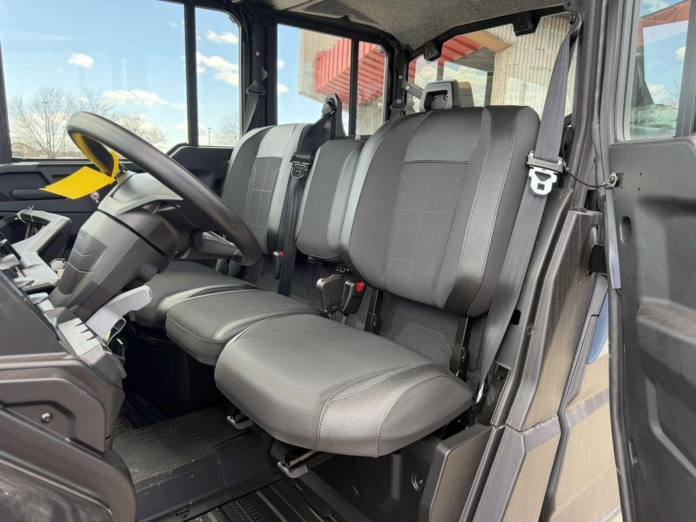 2026 Can-am Defender Max Xt Cab Hd11 With 10.25 In.display alt