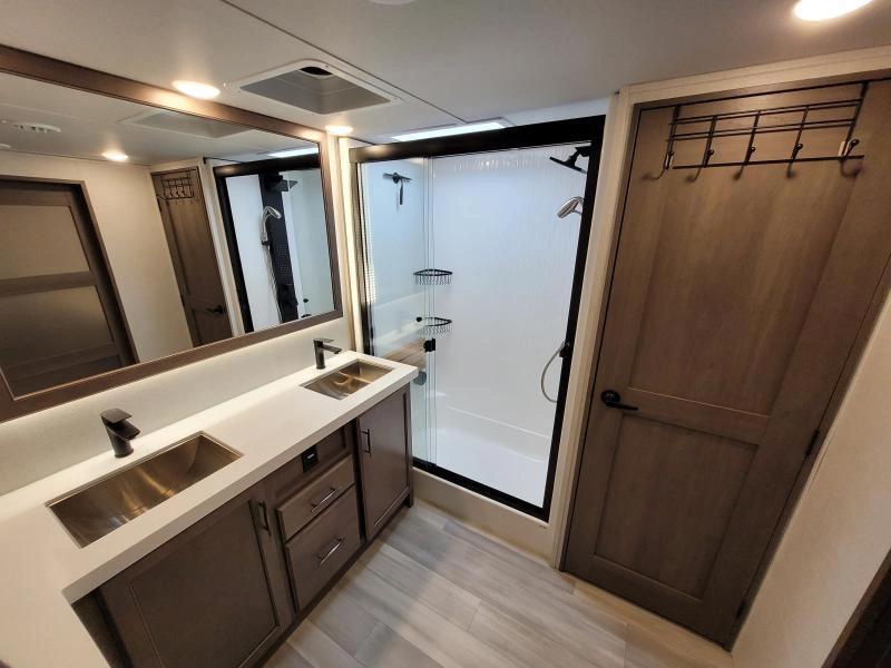Grand Design Solitude 380fl 2023 alt