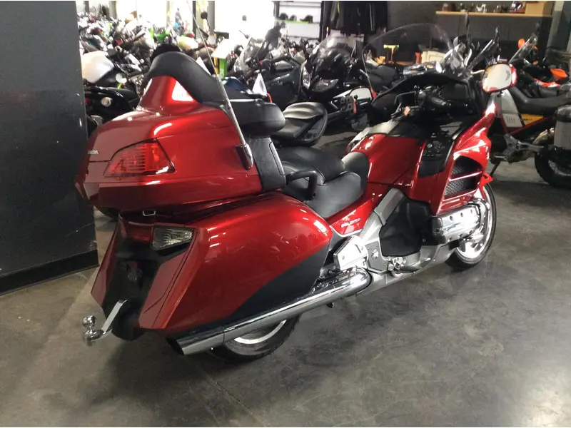 2017 Honda GOLDWING 1800 thumbnail 3