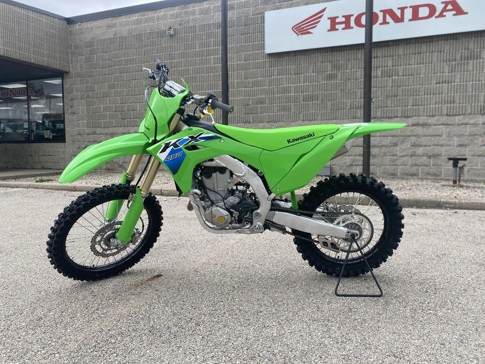 2026 Kawasaki Kx™450 alt