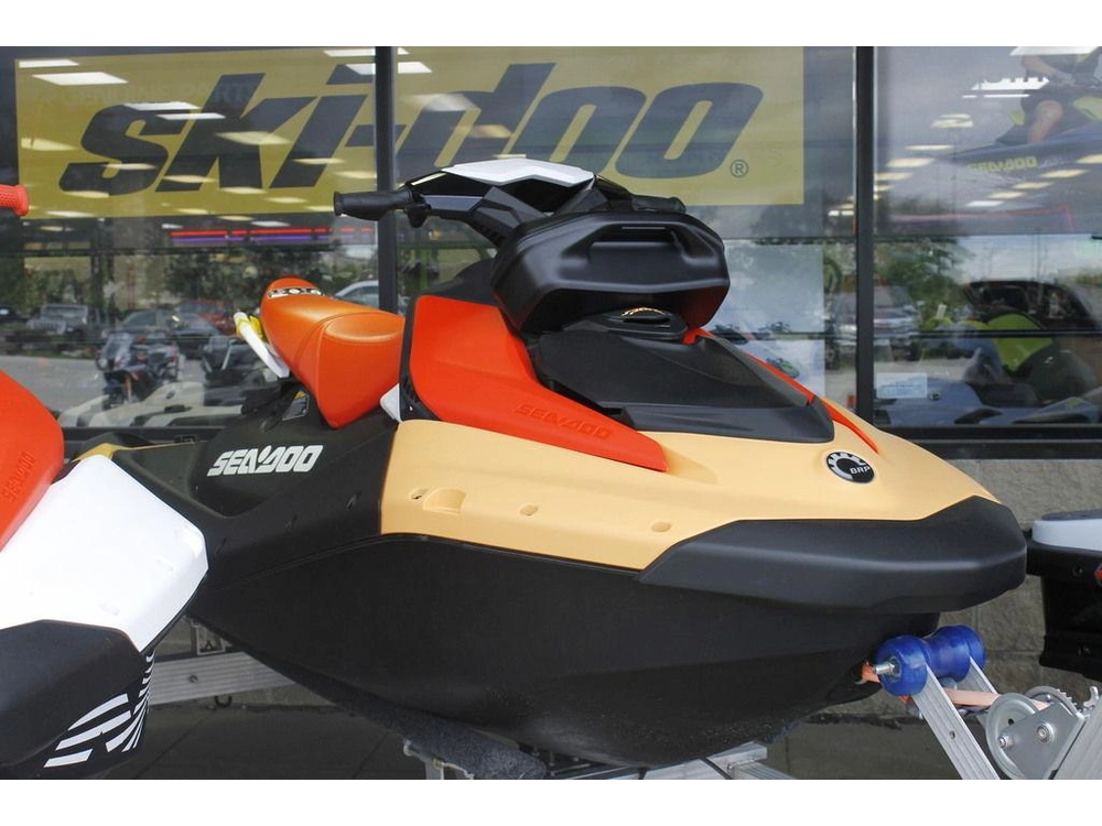 2025 Sea-doo Spark™ For 2 Rotax® 900 Ace™- 90 Conv With Ibr And Audio alt