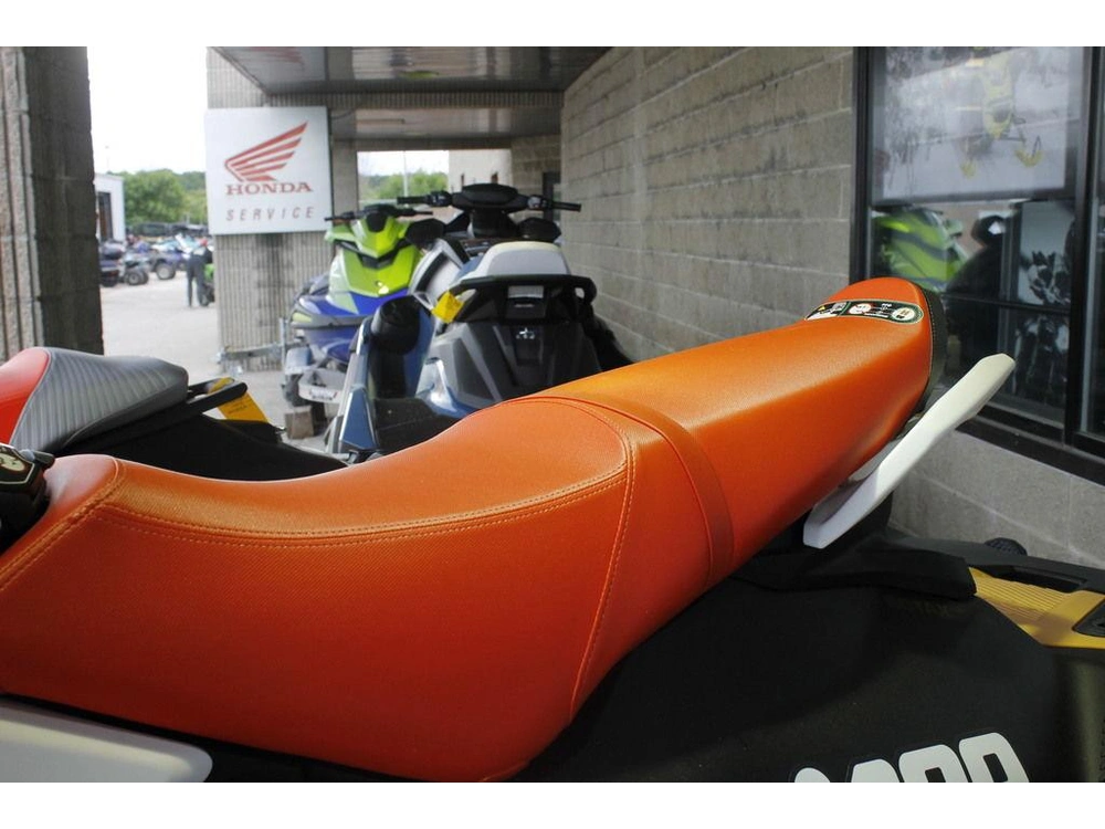 2025 Sea-doo Spark™ For 2 Rotax® 900 Ace™- 90 Conv With Ibr And Audio alt